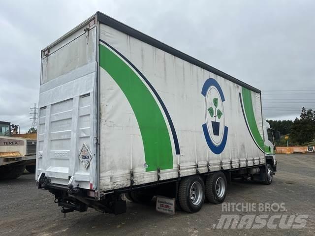 Isuzu FVR950M Kamioni sa ceradom