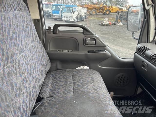 Isuzu NKR300s Ostalo