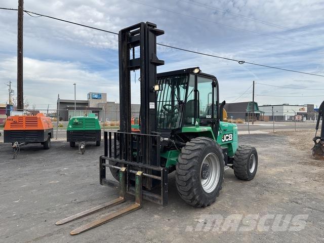 JCB 930 Terenski viličar