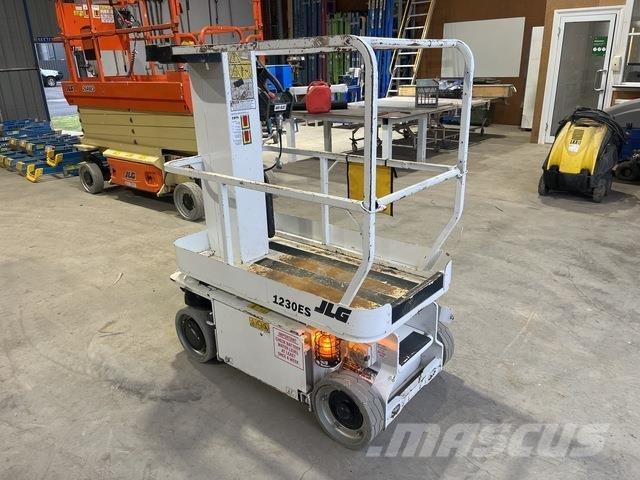 JLG 1230ES Vertikalne radne podizne platforme