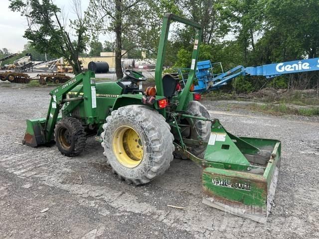 John Deere  Kompaktni (mali) traktori