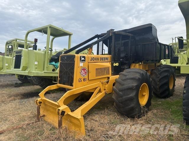 John Deere 640 Skideri