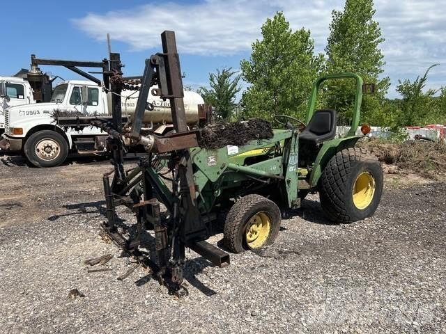 John Deere 750 Kompaktni (mali) traktori