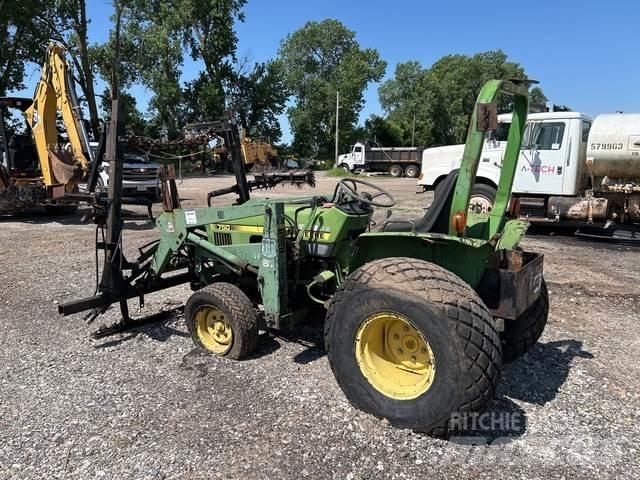 John Deere 750 Kompaktni (mali) traktori