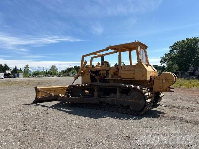 Komatsu D65P-8 Buldožeri gusjeničari