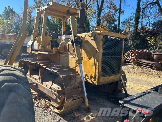 Komatsu D68E-1 Buldožeri gusjeničari