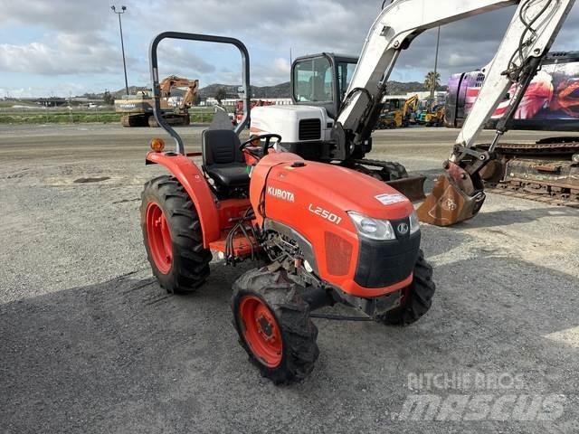 Kubota L2501D Kompaktni (mali) traktori