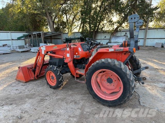 Kubota L2800D Traktori