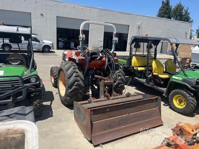 Kubota L3010D Kompaktni (mali) traktori