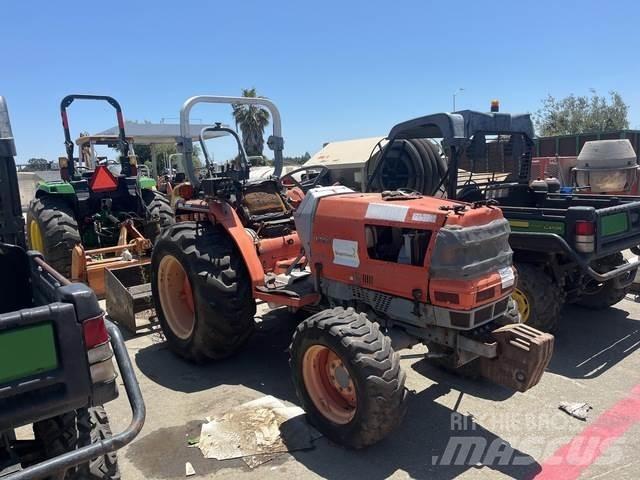 Kubota L3010D Kompaktni (mali) traktori
