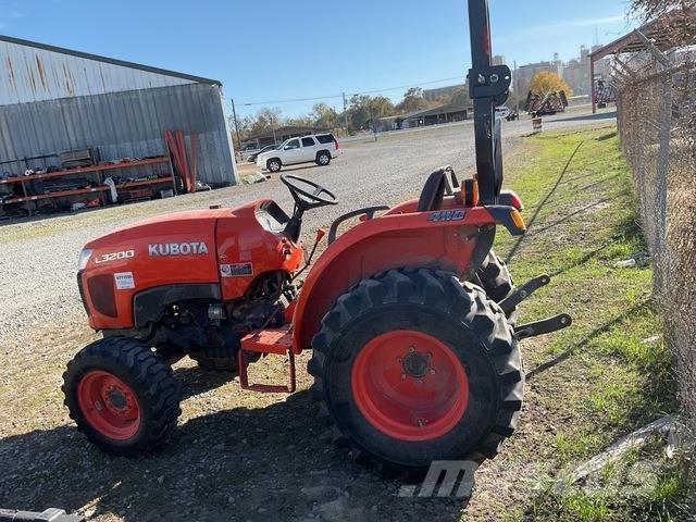 Kubota L3200DT Kompaktni (mali) traktori