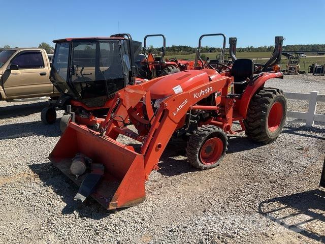 Kubota L3301DT Kompaktni (mali) traktori