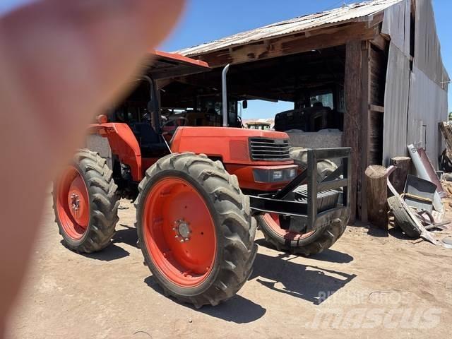 Kubota M9000 Traktori