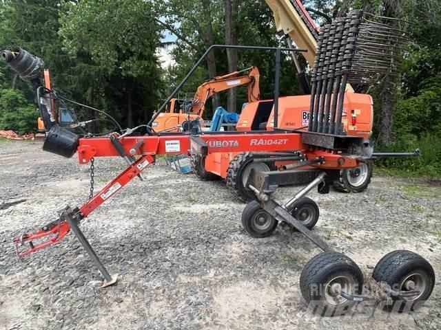 Kubota RA1042T Okretači i sakupljači sijena