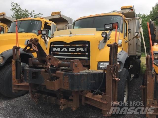 Mack 700 Sniježne daske i  plugovi