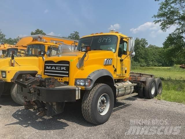 Mack 700 Sniježne daske i  plugovi
