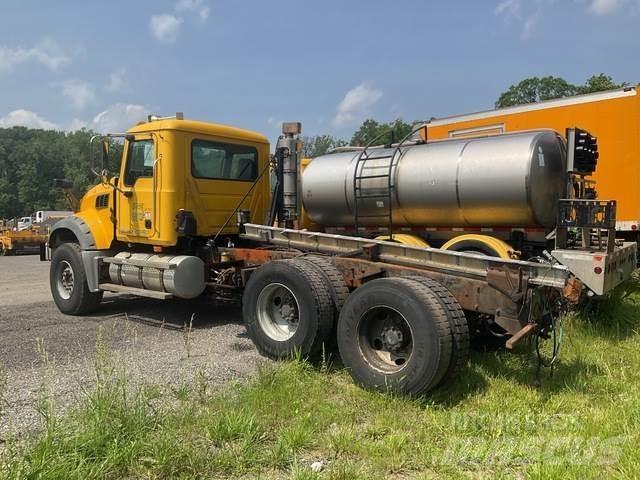 Mack 700 Sniježne daske i  plugovi