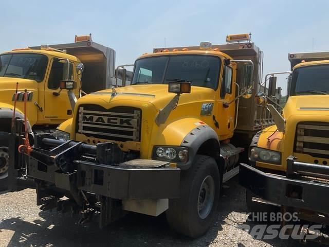 Mack 700 Sniježne daske i  plugovi