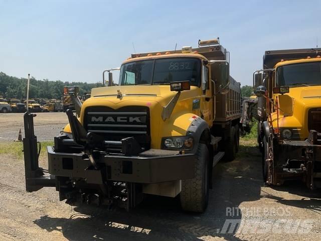 Mack 700 Sniježne daske i  plugovi