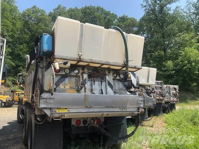 Mack 700 Sniježne daske i  plugovi