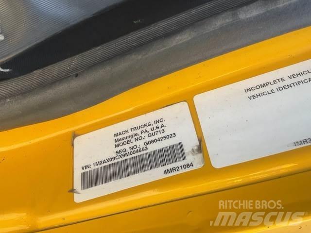 Mack 700 Sniježne daske i  plugovi