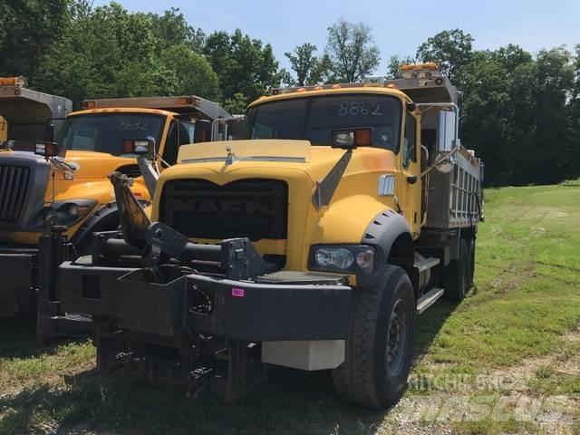 Mack 700 Sniježne daske i  plugovi