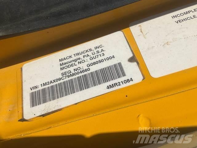 Mack 700 Sniježne daske i  plugovi