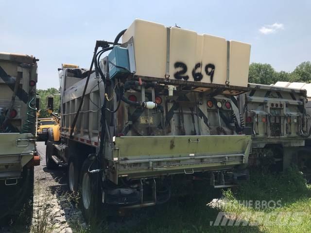 Mack 700 Sniježne daske i  plugovi