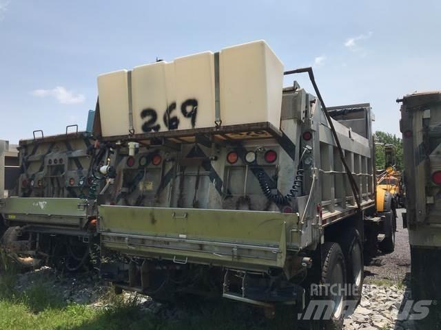 Mack 700 Sniježne daske i  plugovi