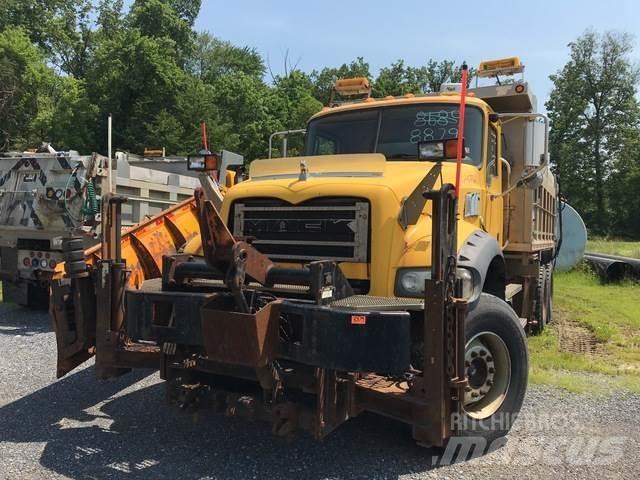 Mack 700 Sniježne daske i  plugovi