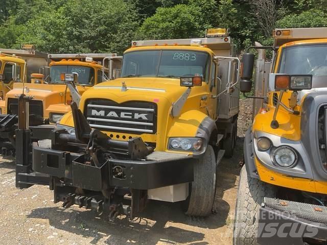 Mack 700 Sniježne daske i  plugovi
