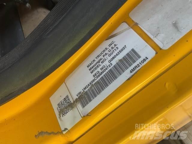 Mack 700 Sniježne daske i  plugovi