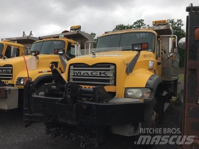 Mack 700 Sniježne daske i  plugovi