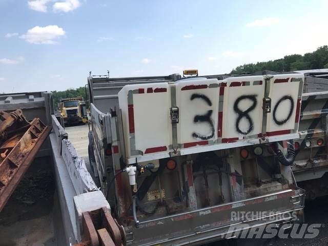 Mack 700 Sniježne daske i  plugovi