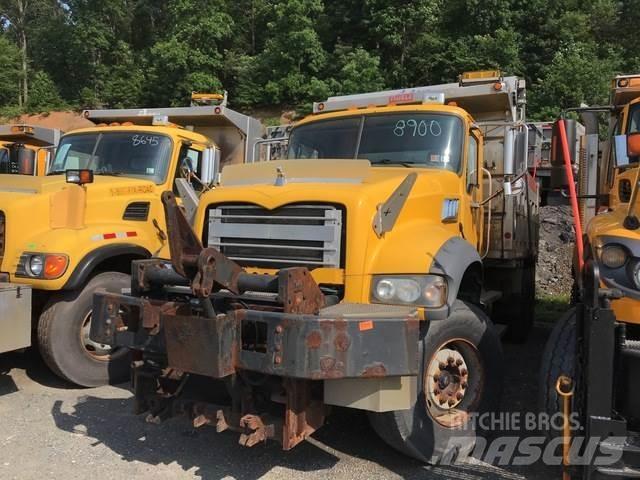 Mack 700 Sniježne daske i  plugovi