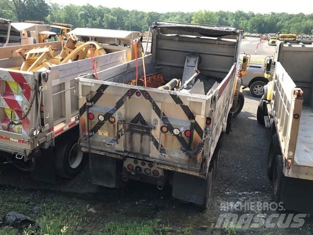 Mack 700 Sniježne daske i  plugovi