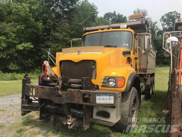 Mack 700 Sniježne daske i  plugovi