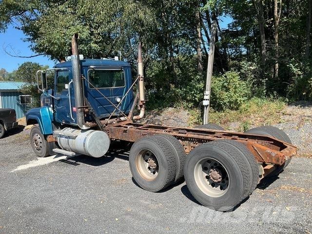 Mack CHU613 Kabine i unutrašnjost