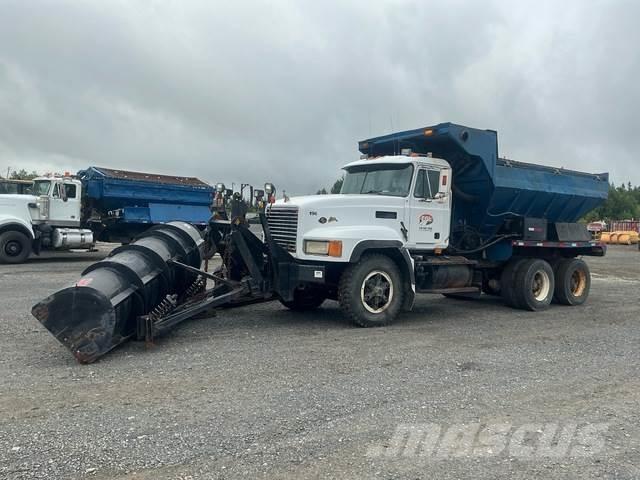Mack CL713 Sniježne daske i  plugovi