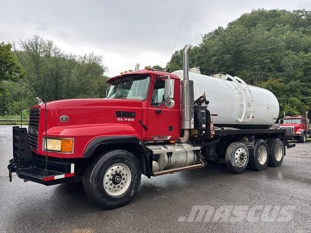 Mack CL733 Kombiji / vakuumski kamioni