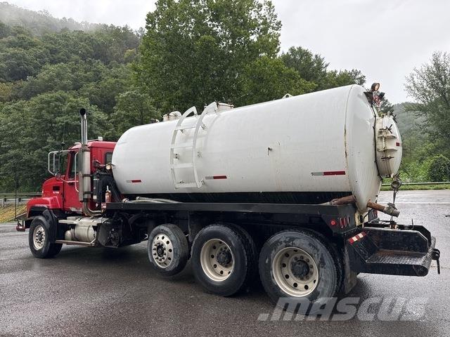 Mack CL733 Kombiji / vakuumski kamioni