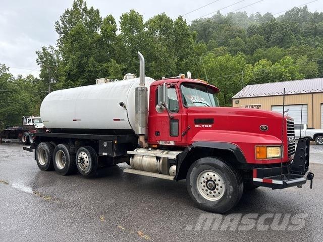 Mack CL733 Kombiji / vakuumski kamioni