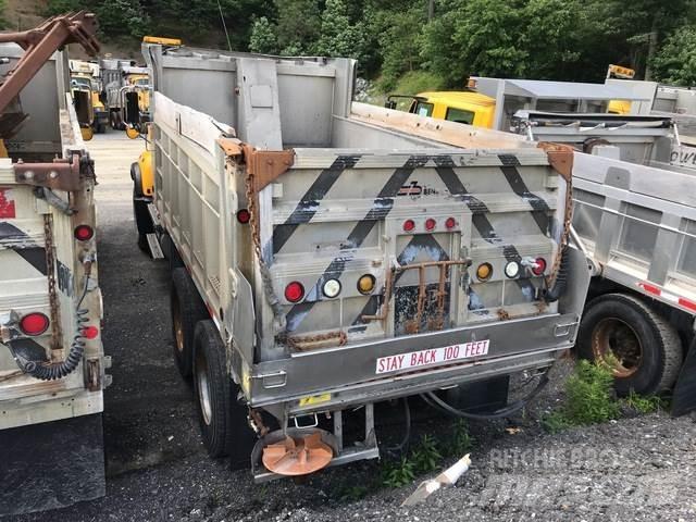 Mack CV700 Sniježne daske i  plugovi