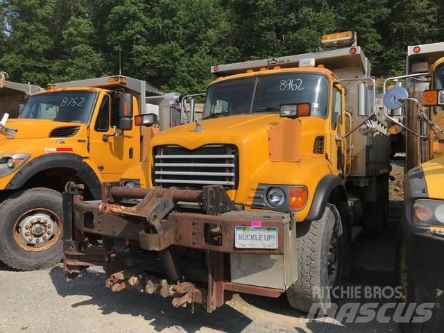 Mack CV700 Kiper kamioni