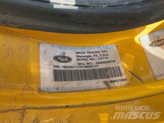 Mack CV713 Sniježne daske i  plugovi