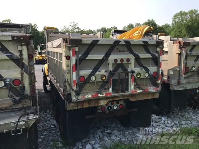 Mack CV713 Posipači soli i pijeska