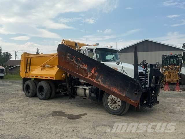 Mack CV713 Sniježne daske i  plugovi