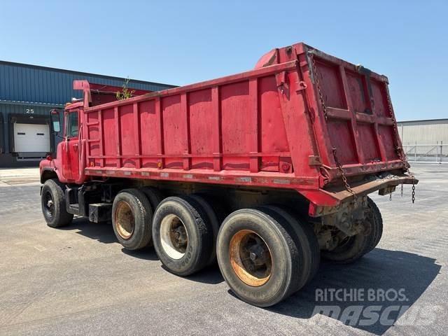 Mack DM685 Kiper kamioni