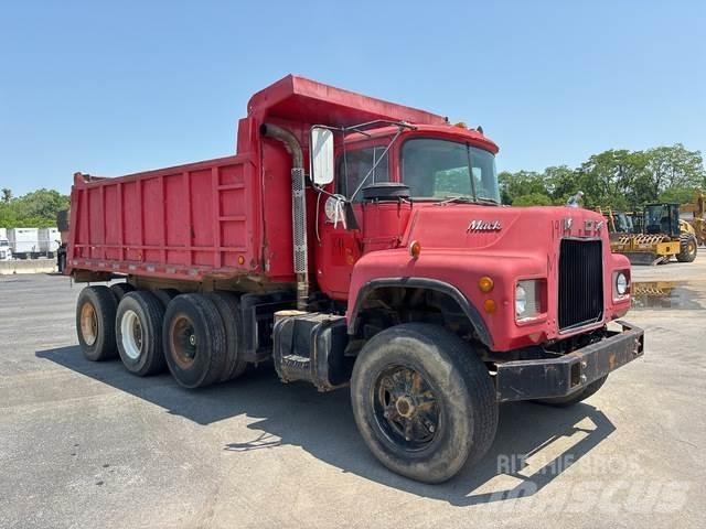 Mack DM685 Kiper kamioni
