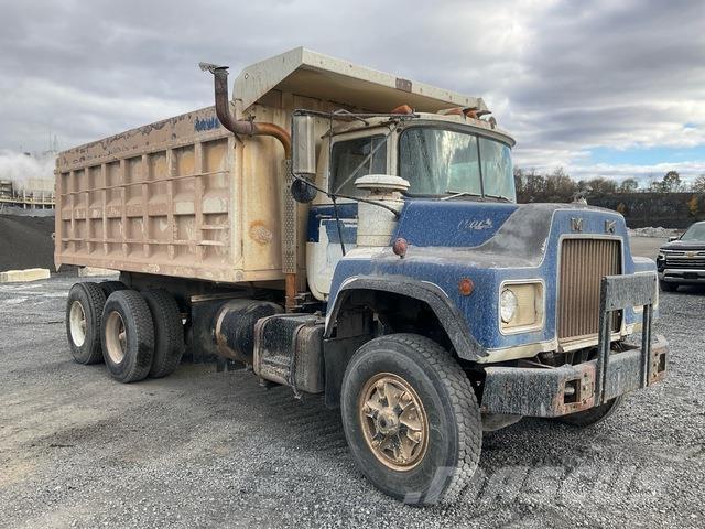 Mack DM685S Kiper kamioni